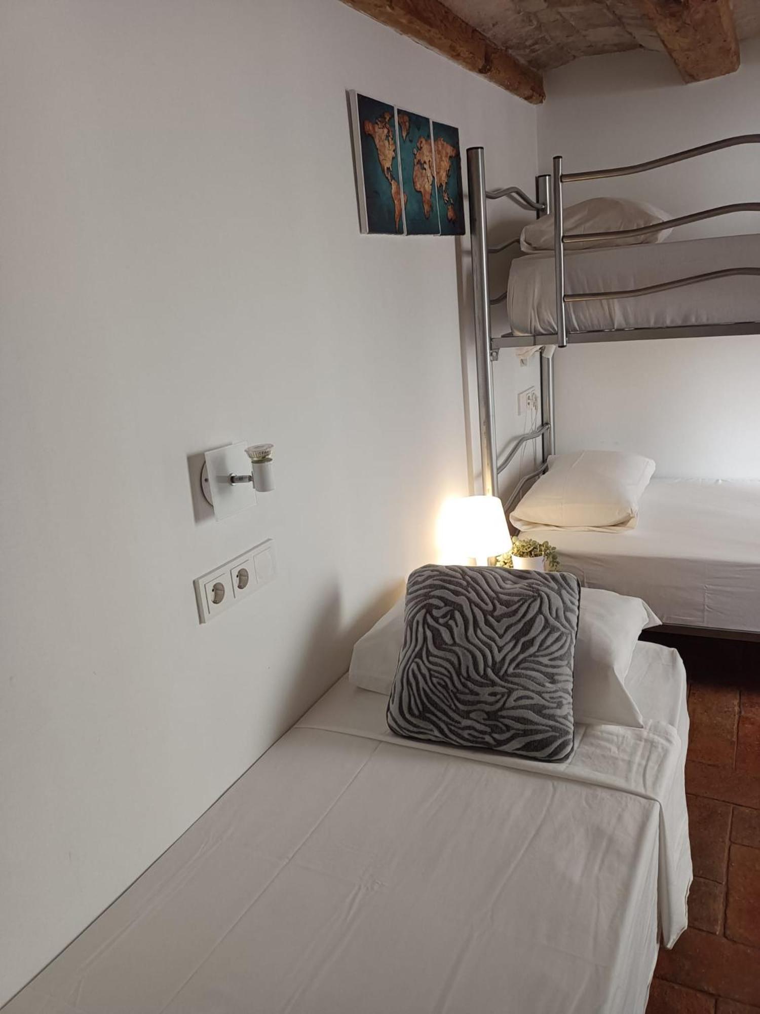 Habitacion Para Grupos Hasta 8 En Plena Rambla De Cataluna Barcelona Luaran gambar