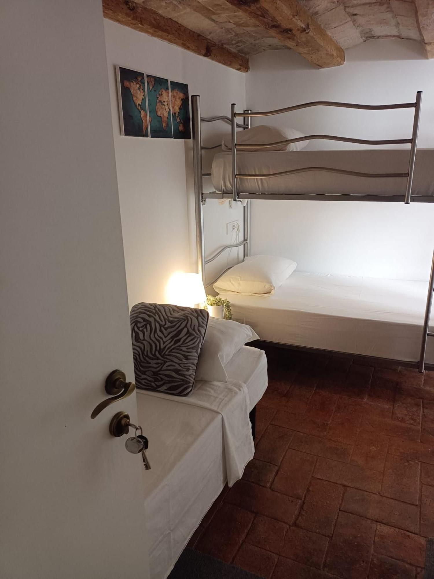 Habitacion Para Grupos Hasta 8 En Plena Rambla De Cataluna Barcelona Luaran gambar