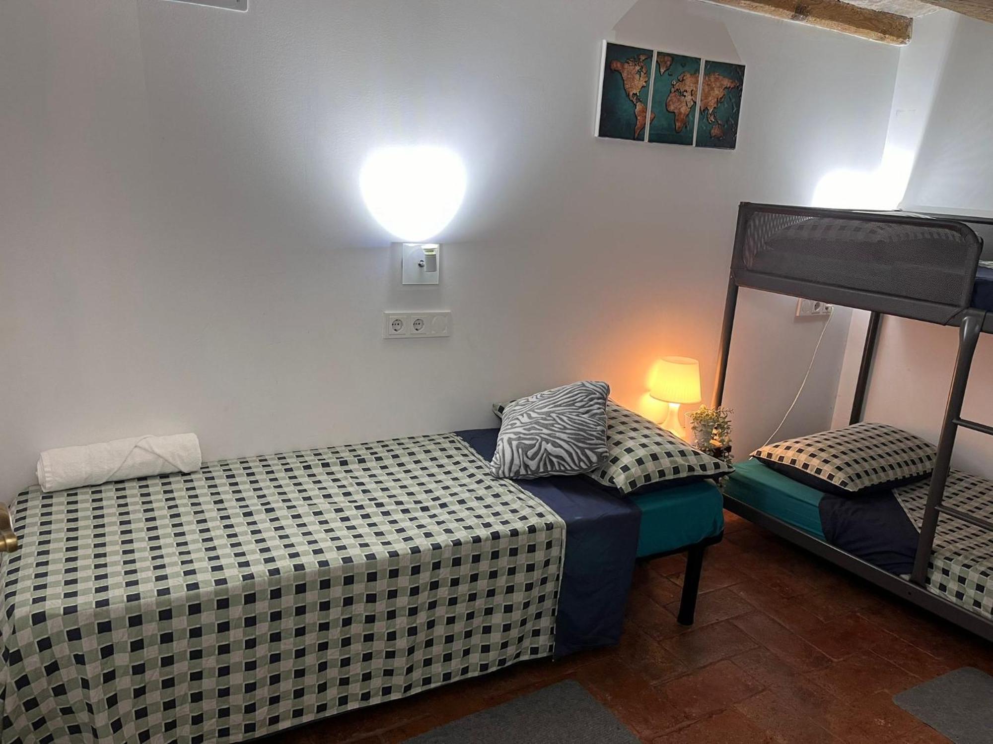 Habitacion Para Grupos Hasta 8 En Plena Rambla De Cataluna Barcelona Luaran gambar