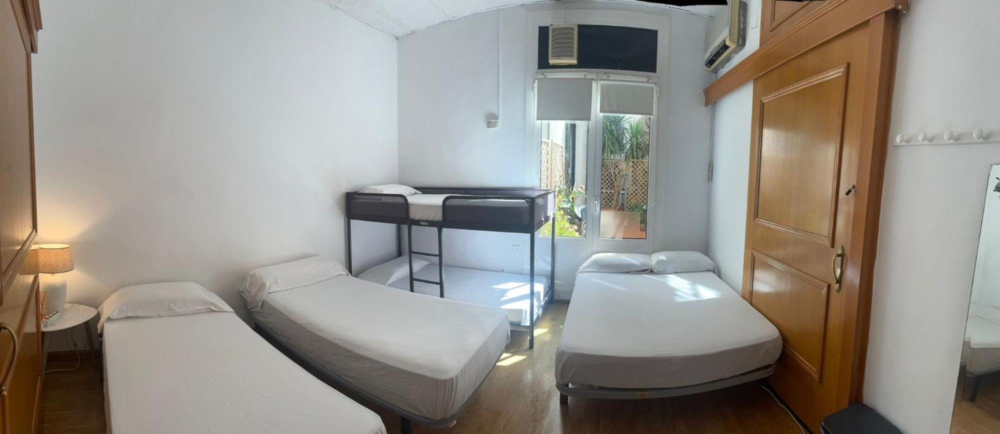Habitacion Para Grupos Hasta 8 En Plena Rambla De Cataluna Barcelona Luaran gambar